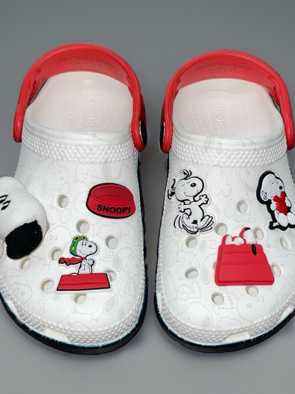 Crocs Snoopy Peanuts Classic Clogs Size C11  & Jibbitz NEW ~ NWT